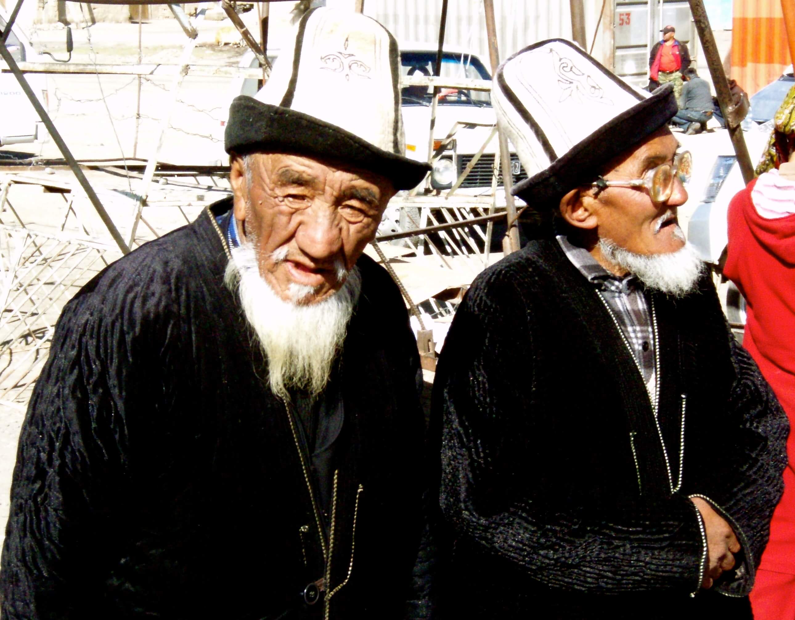 kirgizstan oude mannetjes.jpg